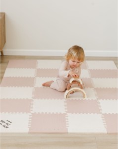 משטח פעילות פאזל ורוד משטח פעילות פאזל ורוד